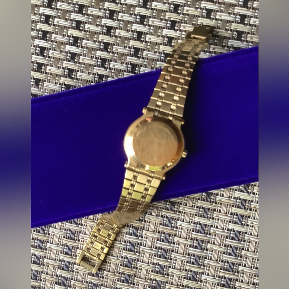 Gucci Ladies Gold Tone Bracelet Watch 💛💛 - Picture 6 of 16
